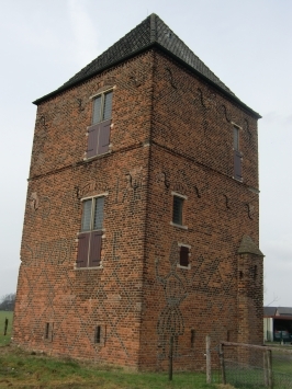 Rees : Stadtteil Haldern, Battenbergturm ( 11 m hoch ), einziger noch erhaltener Wohnturm am Niederrhein. Erbaut um 1500.